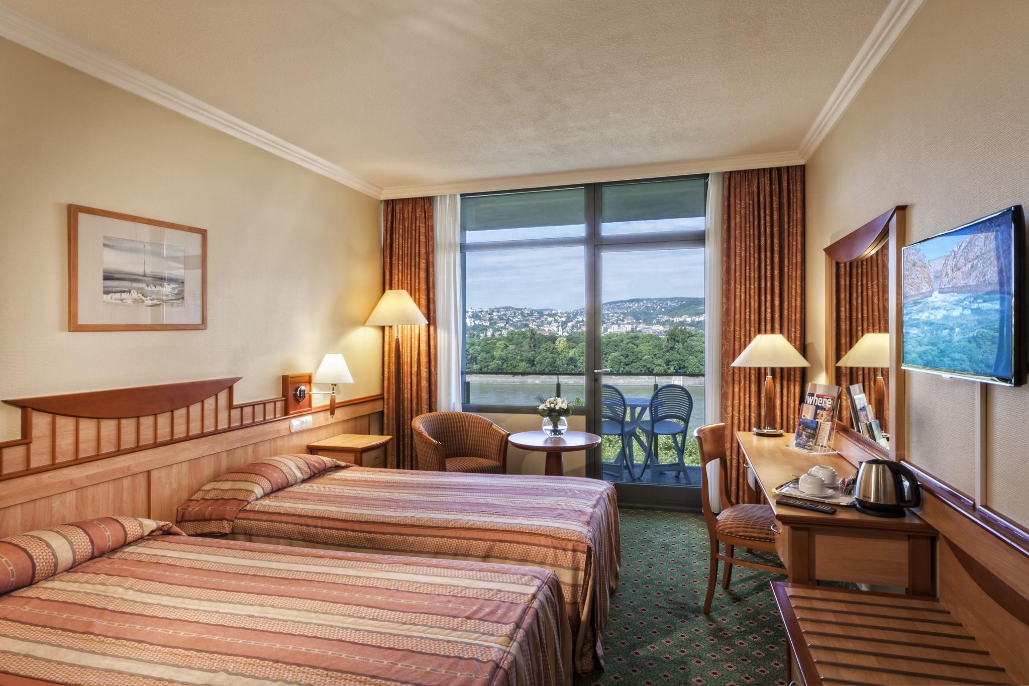 دانوبیوس هتل هلیا